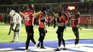 Jugadores de Chihuahua durante partido de Caudillos ante Mexicas en la Liga de Futbol Americano Profesional.