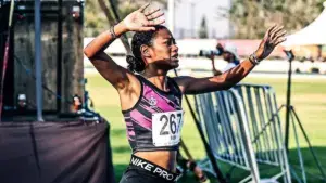 Chihuahua atletismo con atletas celebrando medallas en competencia nacional deportiva