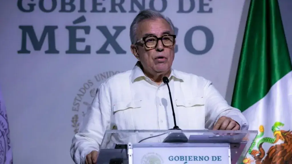 Rubén Rocha Moya durante anuncio de licencia como gobernador de Sinaloa tras acusaciones e investigación en su contra.