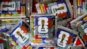 Estampas del Mundial 2026 revisadas por coleccionistas para identificar posibles falsificaciones