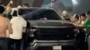Conductor atropella a aficionados durante festejos del Mundial 2026