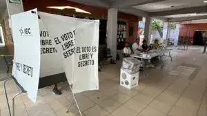 Ciudadanos participan en la elección legislativa celebrada en Coahuila para renovar el Congreso estatal.