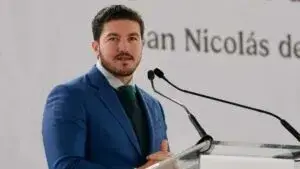 Samuel García enfrenta un procedimiento de juicio político en el Congreso de Nuevo León por presuntos desvíos de recursos.