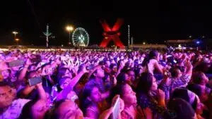 Evento multitudinario en Chihuahua en medio de cuestionamientos sobre aforos y organización durante la gestión de Marco Antonio Bonilla.