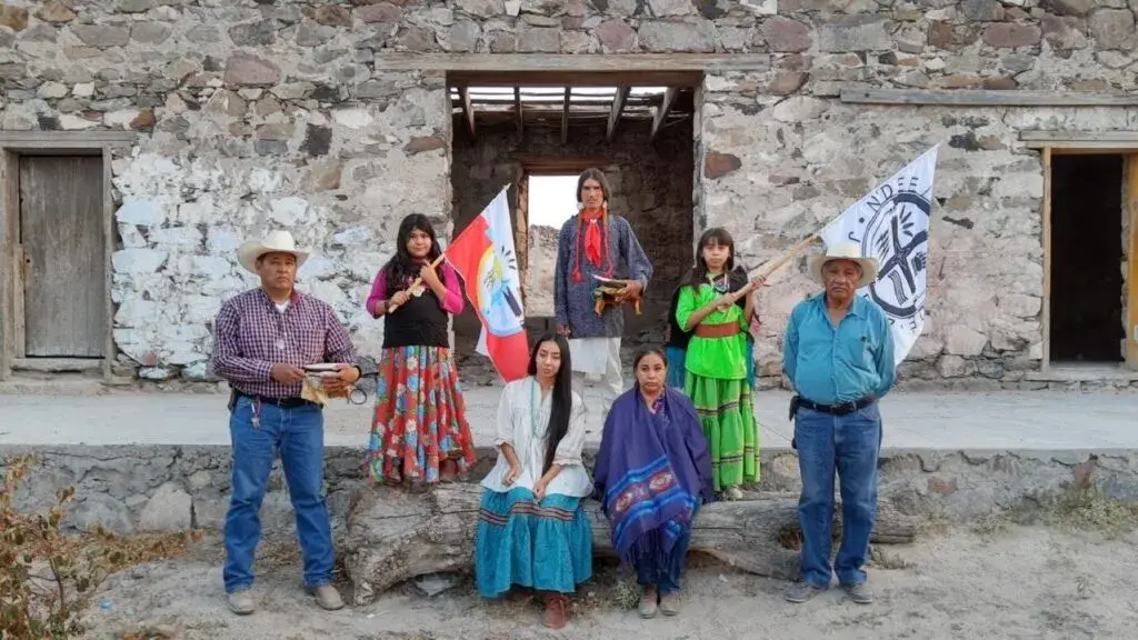 Representantes de Apaches durante un acto relacionado con su reconocimiento como pueblo originario en Chihuahua.